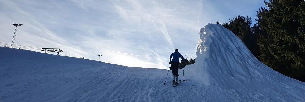 Pistenskitour ohne Lawinengefahr Ausrüstungsliste Packliste